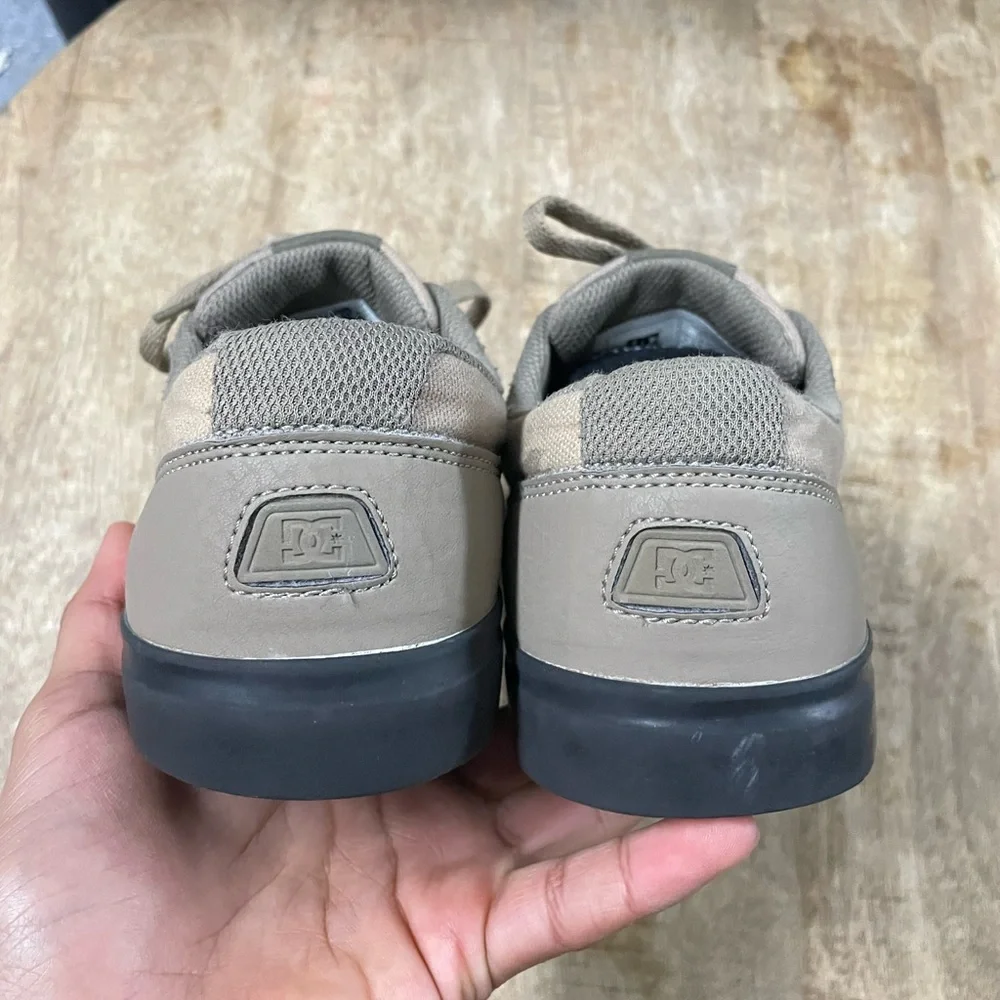 DC Shoes - Picture 6 of 7